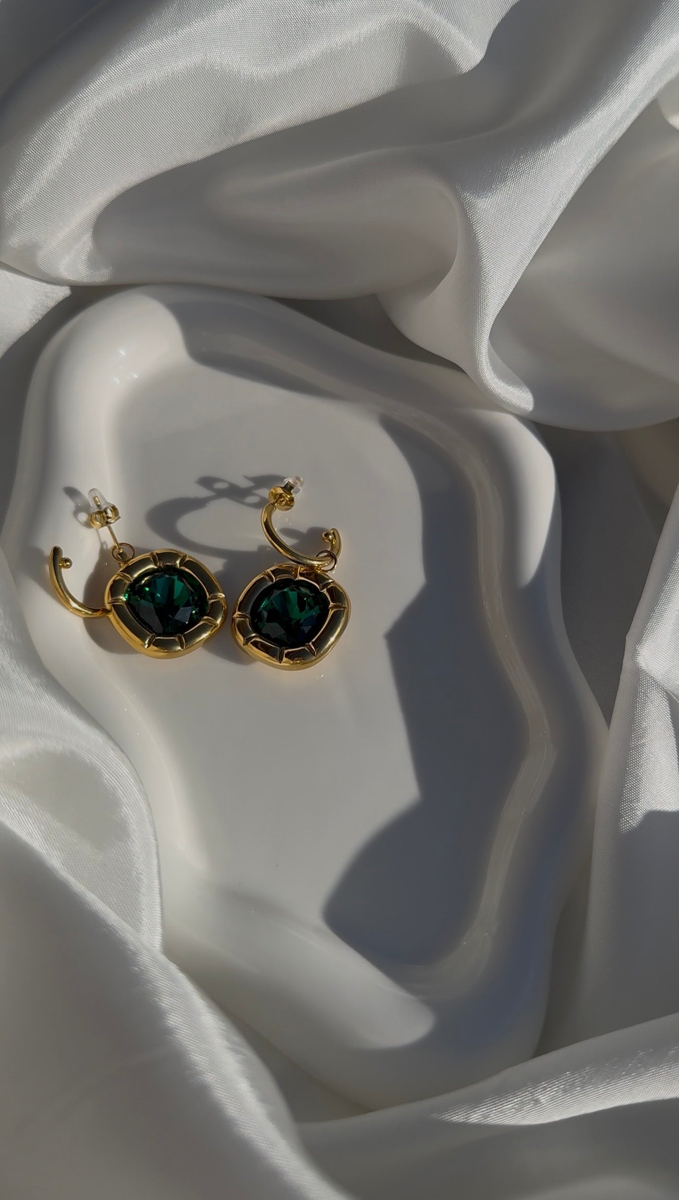 ✨ Σκουλαρίκια από ανοξείδωτο ατσάλι με σκούρο πράσινη πέτρα ✨